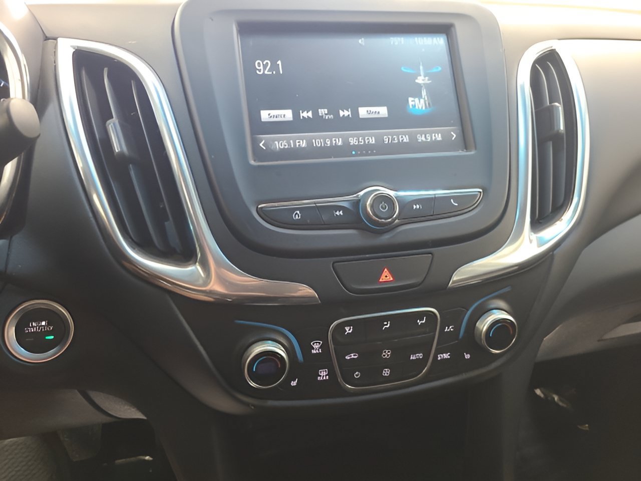 Used 2018 Chevrolet Equinox LT FWD image 28