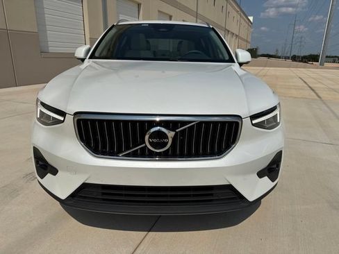 Used 2023 Volvo XC40 B5 Plus w/ Driver Assist Package AWD/4WD image 2