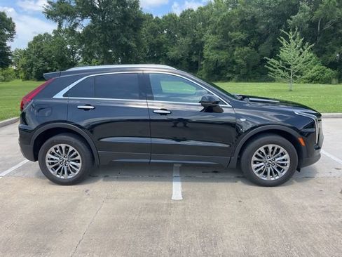 Used 2025 Cadillac XT4 Premium Luxury FWD image 8