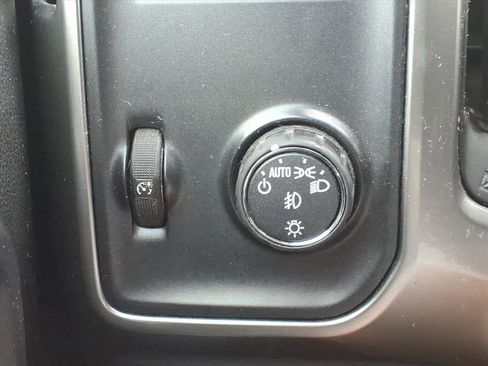 Used 2018 Chevrolet Silverado 1500 LT w/ Texas Edition RWD image 11