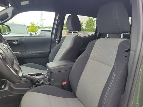 Used 2021 Toyota Tacoma TRD Off-Road w/ Technology Package AWD/4WD image 14