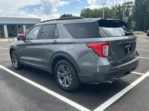 Used 2023 Ford Explorer XLT w/ Equipment Group 202A RWD image 6