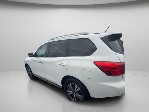Used 2018 Nissan Pathfinder SV image 15