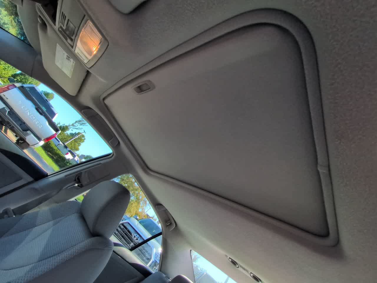Used 2011 Toyota Camry SE w/ SE Extra-Value Pkg #1 FWD image 19