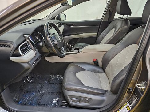 Used 2018 Toyota Camry XLE image 21