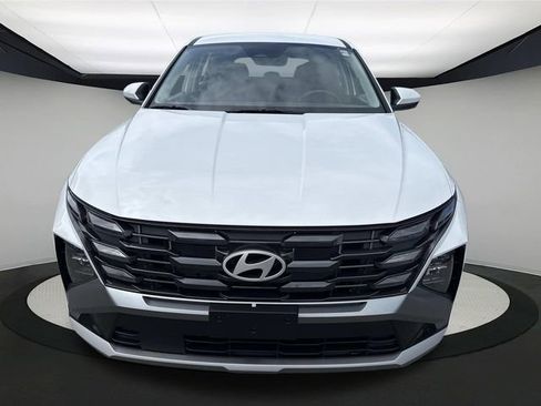 Certified 2025 Hyundai Tucson SE image 11