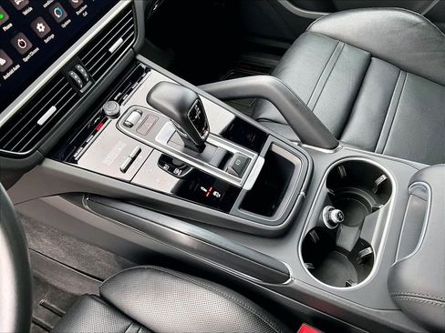 Used 2023 Porsche Cayenne Turbo image 17