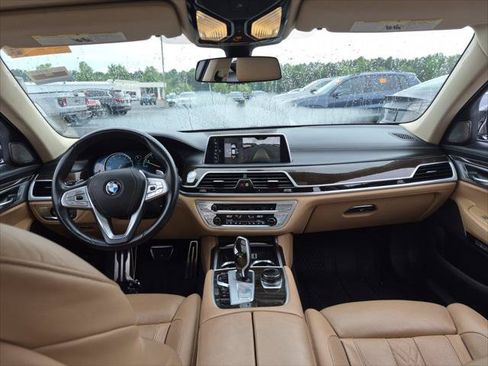 Used 2017 BMW 740i RWD image 16