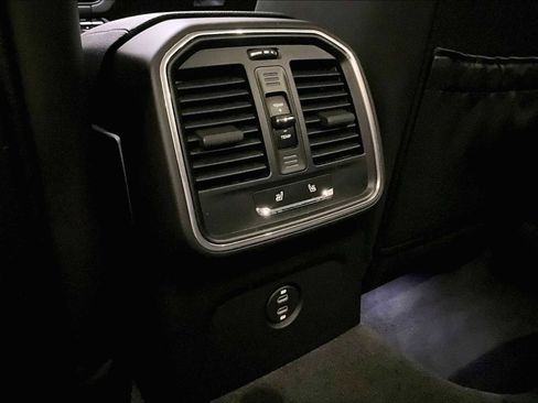 Used 2024 Porsche Macan image 30