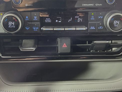 Used 2021 Toyota Highlander XLE image 26