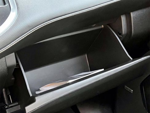 Used 2023 GMC Yukon XL SLT image 41