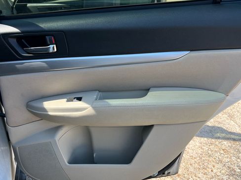 Used 2014 Subaru Outback 2.5i Premium w/ Moonroof Package image 5