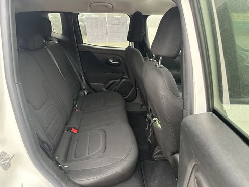 Used 2021 Jeep Renegade Latitude image 10