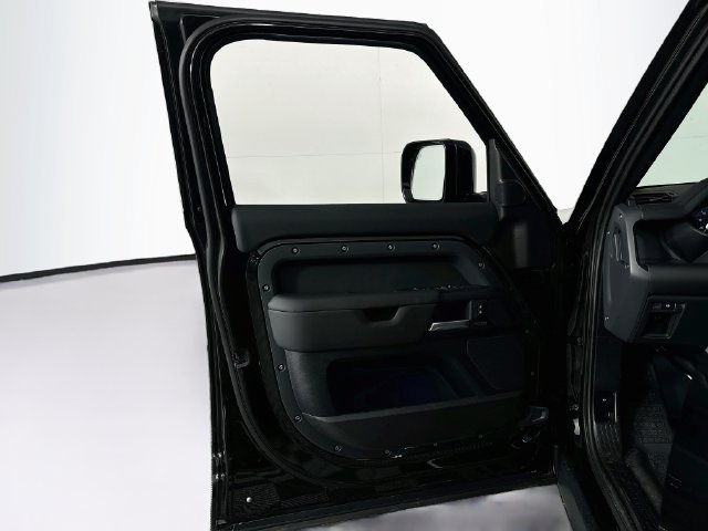 New 2026 Land Rover Defender 110 X-Dynamic SE AWD/4WD image 11