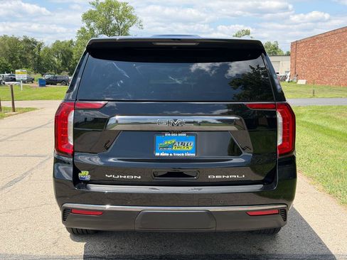 Used 2023 GMC Yukon XL Denali Ultimate AWD/4WD image 5