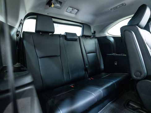 Certified 2024 Toyota Highlander XLE image 36