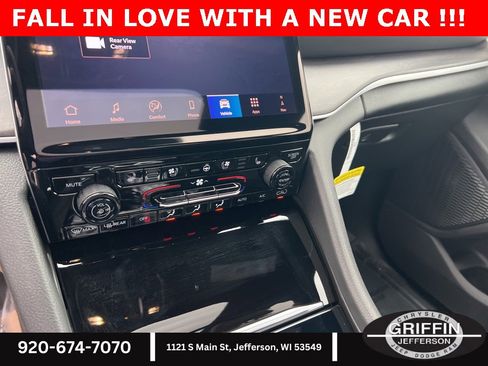 New 2025 Jeep Grand Cherokee Limited w/ Luxury Tech Group II image 28