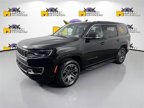 Used 2025 Jeep Wagoneer 4WD image 1