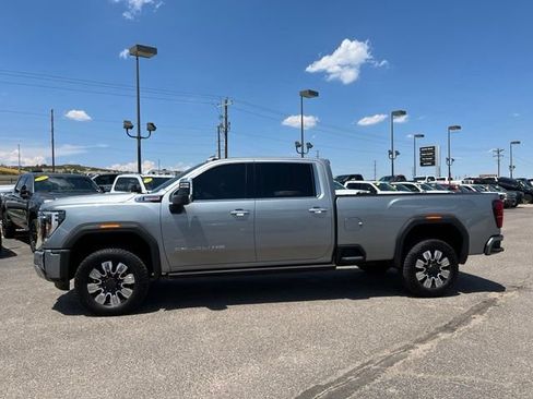 Used 2025 GMC Sierra 3500 Denali w/ Denali Reserve Package AWD/4WD image 2
