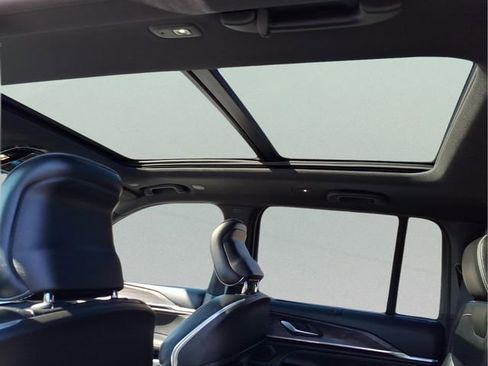 Used 2023 Jeep Grand Cherokee Overland w/ Luxury Tech Group IV image 15