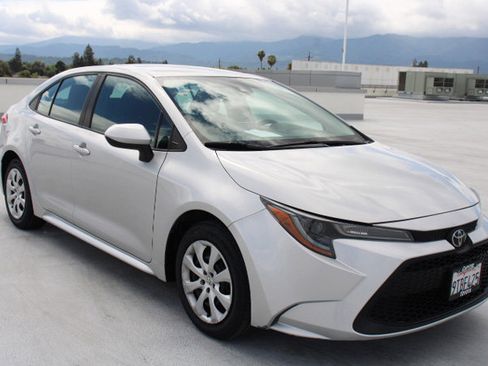 Certified 2022 Toyota Corolla LE FWD image 2