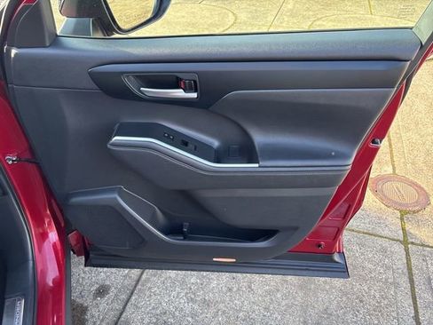 Used 2023 Toyota Highlander XSE image 37