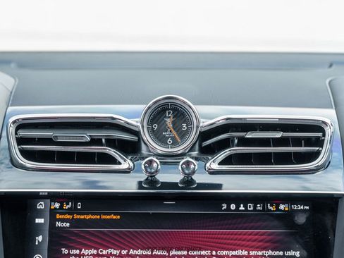 Used 2022 Bentley Bentayga image 29