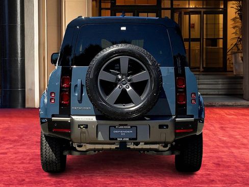 New 2025 Land Rover Defender 90 X-Dynamic SE image 5