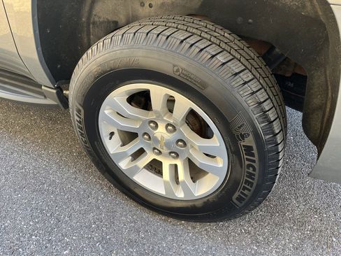 Used 2018 Chevrolet Suburban LT image 15