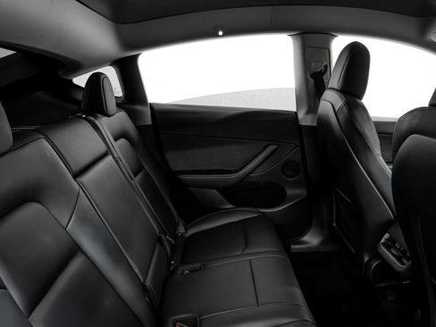 Used 2023 Tesla Model Y Long Range image 33