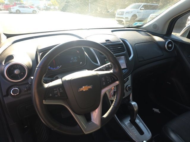 Used 2016 Chevrolet Trax LT w/ LT Sun and Sound Package AWD/4WD image 8