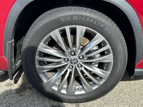 Used 2021 Toyota Highlander Platinum image 12