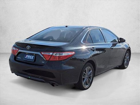 Used 2016 Toyota Camry SE image 5