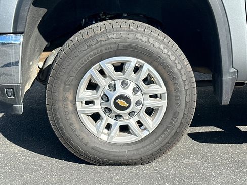 Used 2024 Chevrolet Silverado 2500 LT image 44
