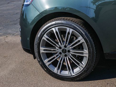 New 2026 Land Rover Range Rover SE image 9