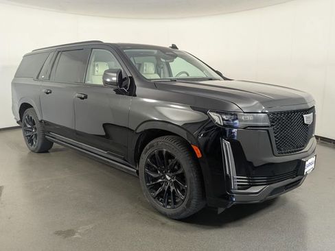 Used 2022 Cadillac Escalade ESV Sport Platinum w/ LPO, ONYX Package AWD/4WD image 2
