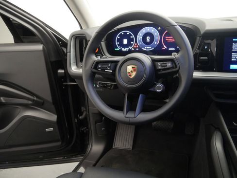 Certified 2024 Porsche Cayenne image 34