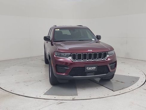 New 2025 Jeep Grand Cherokee Laredo image 4