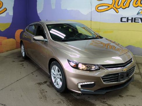 Used 2018 Chevrolet Malibu LT FWD image 4