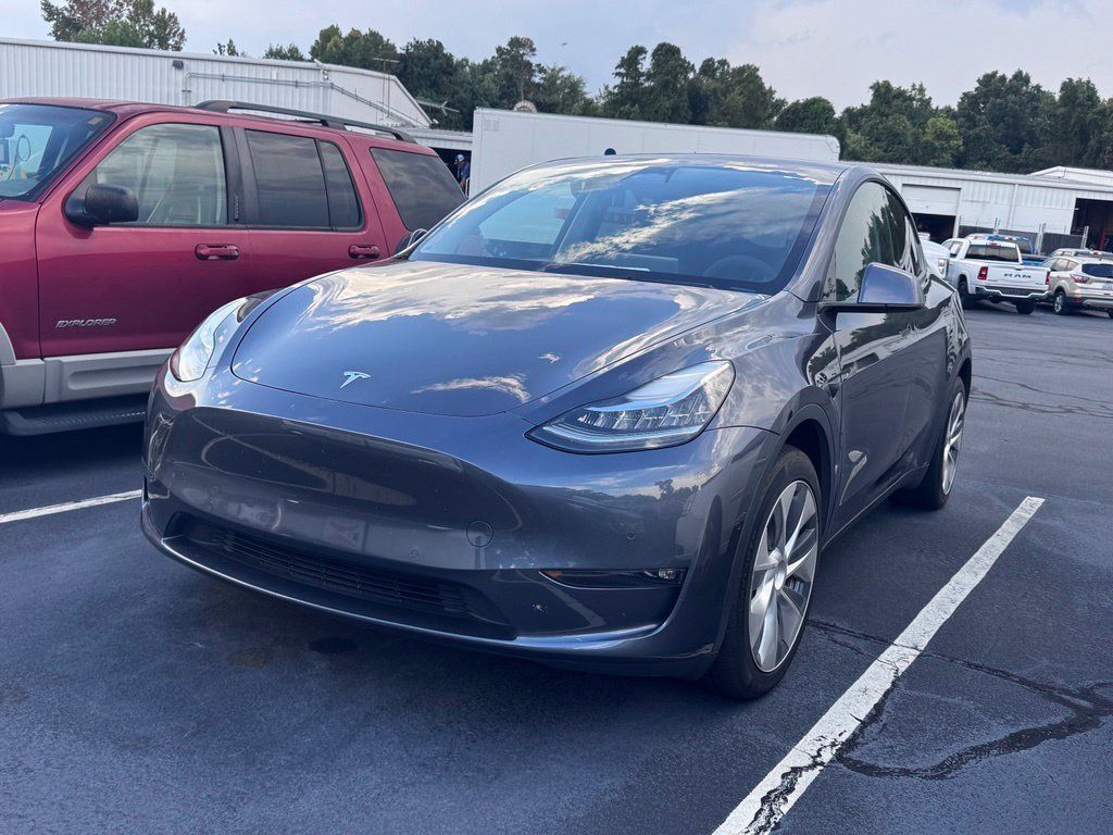 Used 2021 Tesla Model Y Long Range AWD/4WD image 2