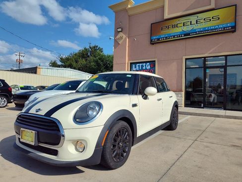 Used 2019 MINI Cooper 4-Door Hardtop FWD image 8