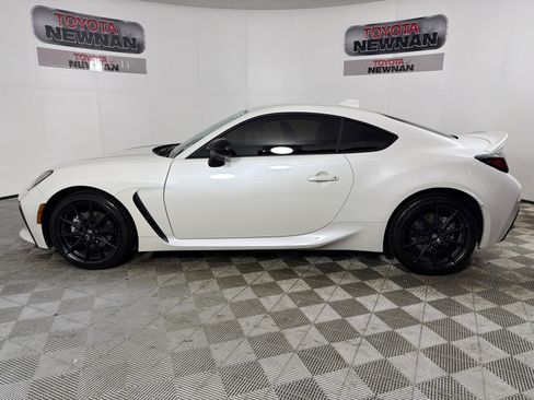 Used 2025 Toyota GR86 Premium w/ ALL Weather Mat Package (TMS) image 6