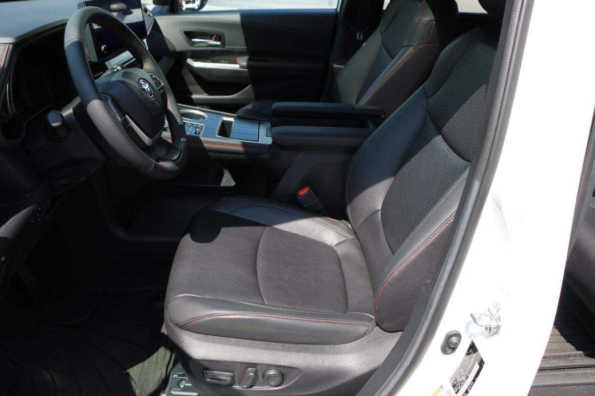Used 2025 Toyota Sienna XSE AWD/4WD image 26
