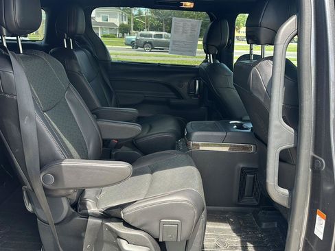 Used 2025 Toyota Sienna Platinum AWD/4WD image 11