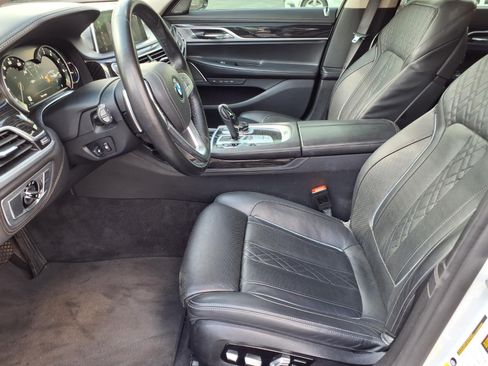 Used 2019 BMW 750i w/ Executive Package RWD image 13