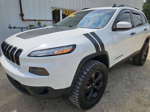 Used 2016 Jeep Cherokee Latitude w/ Cold Weather Group AWD/4WD image 11