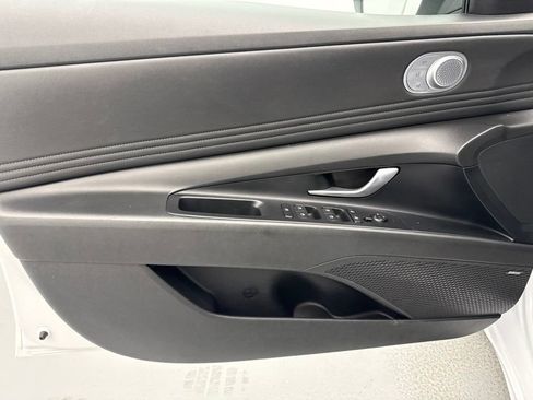 Used 2022 Hyundai Elantra Limited FWD image 17