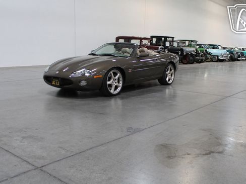 Used 2001 Jaguar XK8 Convertible image 2