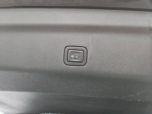 Used 2023 GMC Yukon SLT w/ SLT Premium Package image 11