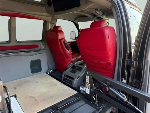 Used 2018 GMC Savana 2500 w/ Enhanced Convenience Package RWD image 17